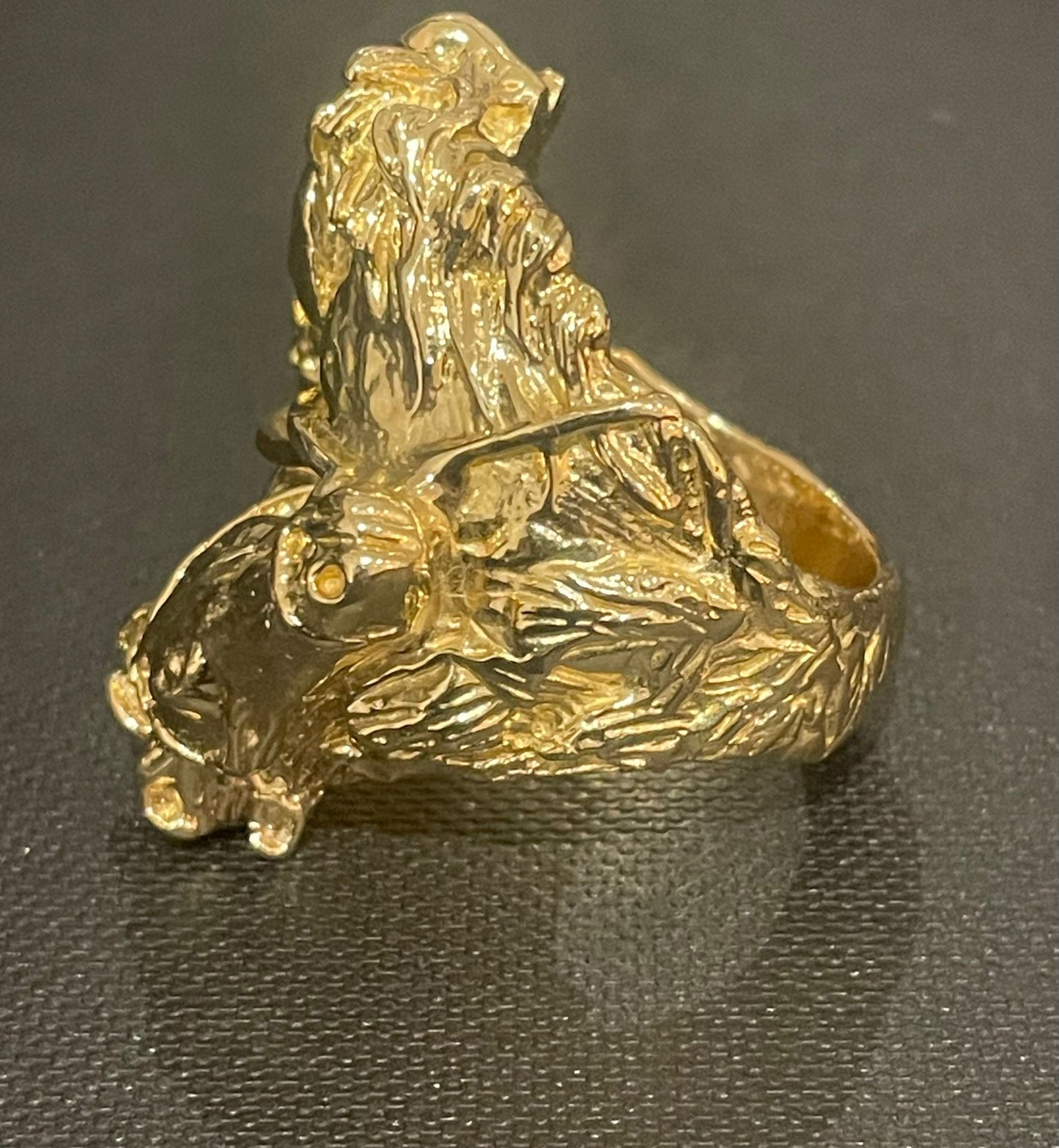Double Horse Head Ring 9ct 43.47g
