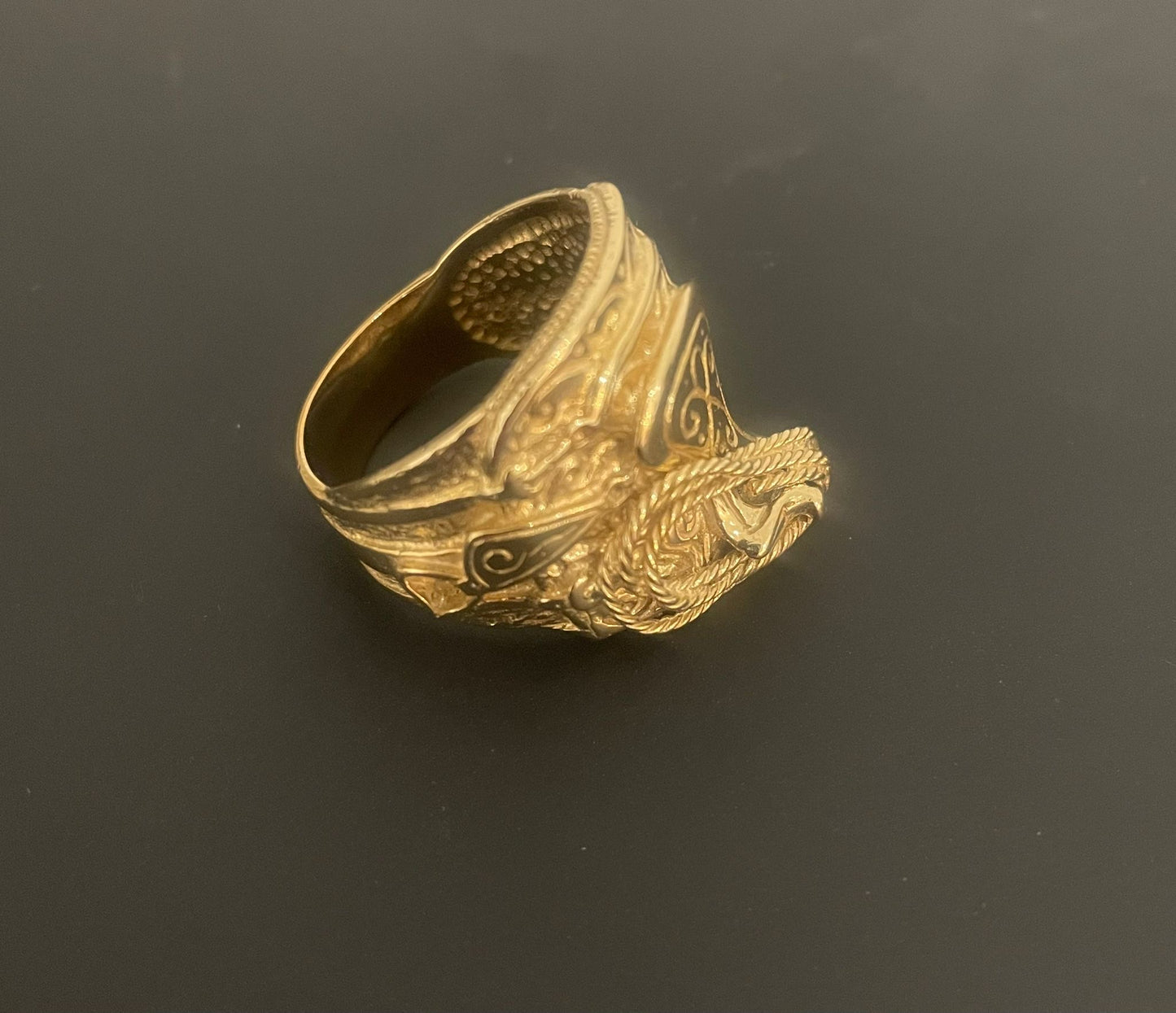 9ct Gold Saddle Ring 16.9g