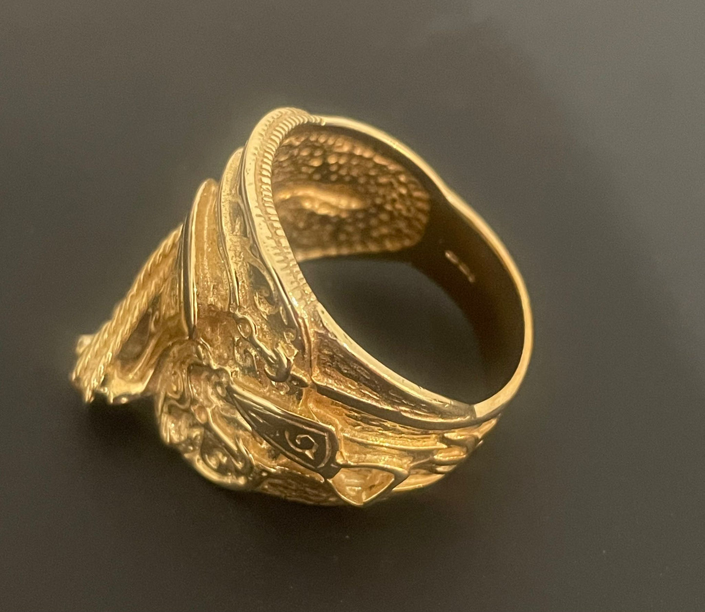 9ct Gold Saddle Ring 16.9g